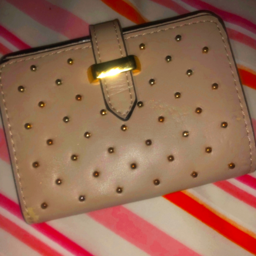Cream colored ladies small wallet